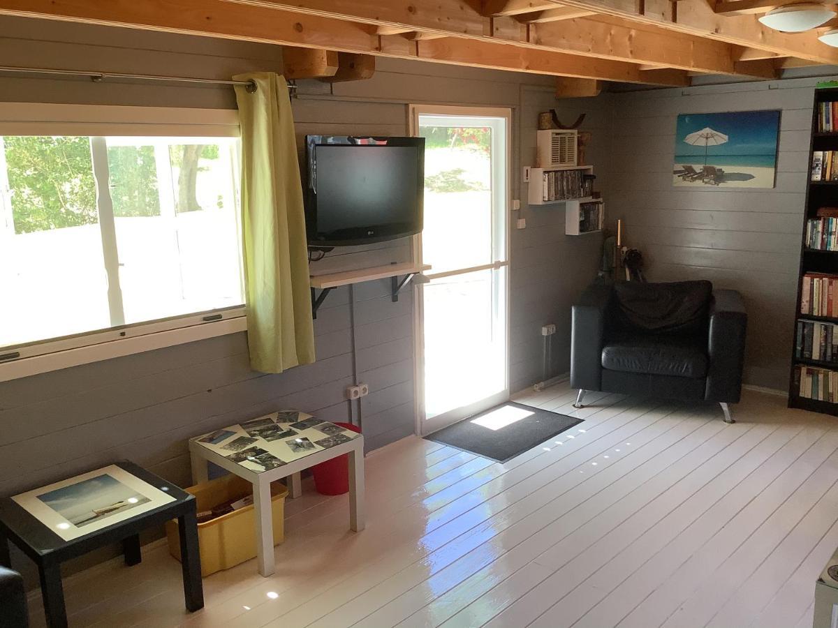 The Cabin, 키파리씨아 외부 사진