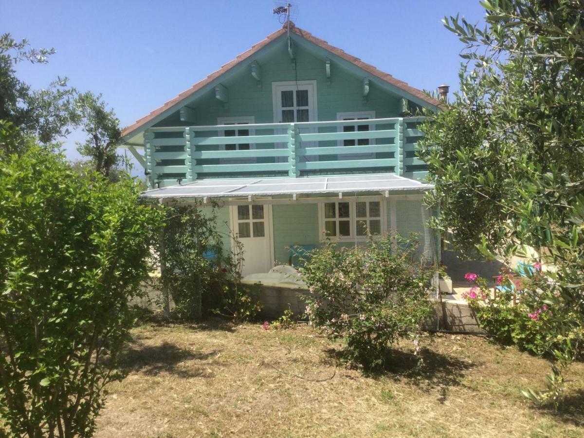 The Cabin, 키파리씨아 외부 사진